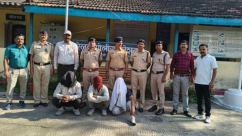 RPF and GRP Nagpur arrest 3 members of the inter-state 'Khagaria Paper Gang' for stealing jewellery worth ₹4.65 lakh in Itwari passenger trains.