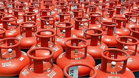 Sangeeta HP Gas Agency in Nagpur suspended over black marketing allegations. Thousands of consumers face cylinder shortage as HPCL fails to provide an alternative.
