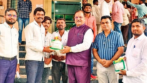 Sambhajinagar: Significant Increase in Sales of 'Biomix' Product; Agricultural University's Income Rises, Farmers Benefit