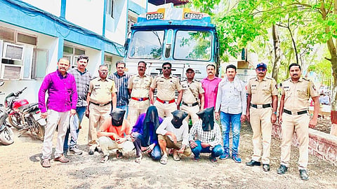 Yavatmal's Lohara police crack the 250-quintal Tur dal robbery case. 4 arrested from Karanja and Daryapur; 22 lakh worth of pulses recovered.