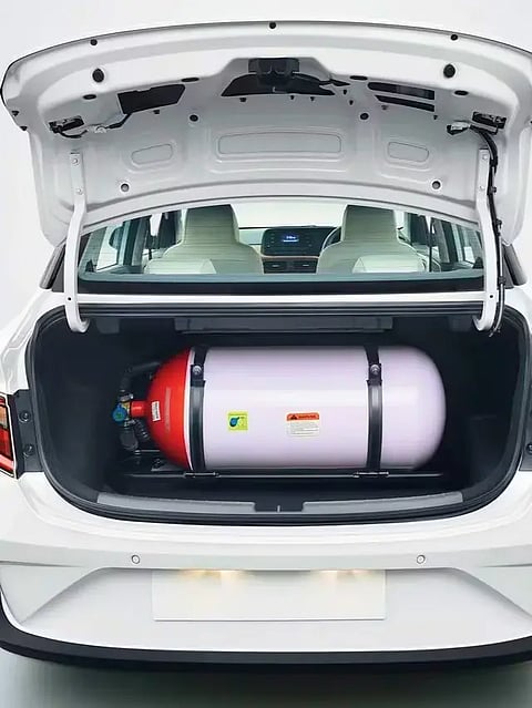 CNG भरवाते समय गाड़ी से उतरना क्यों जरूरी? जानिए बड़ा कारण