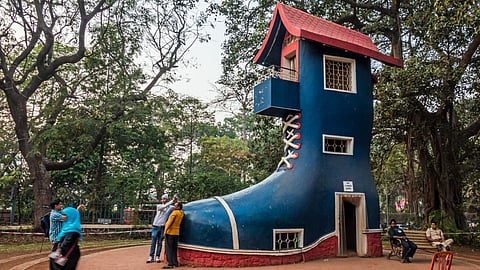 Kamala Nehru Park Old Womans Shoe Restoration
