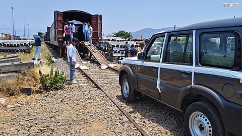 Major Achievement for Central Railway: Automobile Loading Commences from Igatpuri Goods Shed for the First Time