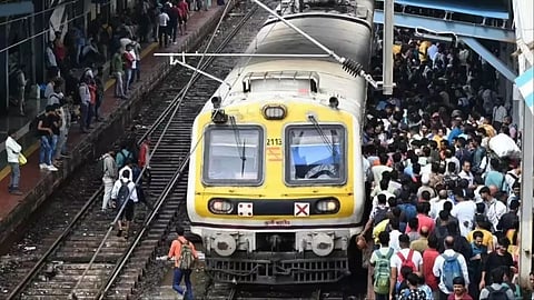 mumbai central railway ticketless passengers fine 16 crore record april 2026
