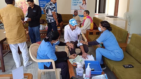manrega workers free health camp manegaon