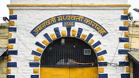 Security Guard On Duty Jail Ganja Smuggling In Amravati Arrested