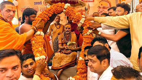 Avimukteshwaranand Calls for Strong Commitment to Cow Protection