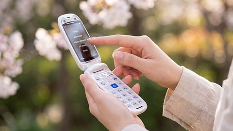 flip phone has been launched that runs Android apps Commodore Callback 8020