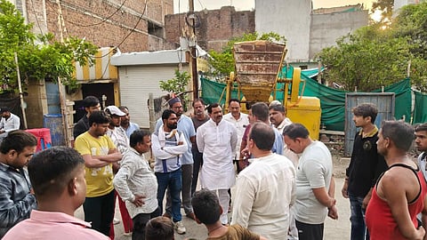Congress leaders visit Mahavir Nagar in Indore after residents reportedly fell ill due to suspected contaminated water supply, while health officials conduct a survey in the area.