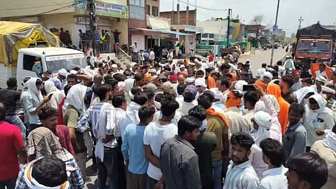 Damoh Mandi Kisan Andolan Sagar Road Highway Blocked By Farmers