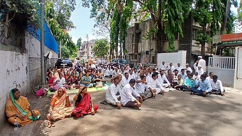 nashik ring road farmers protest bjp office gheraob