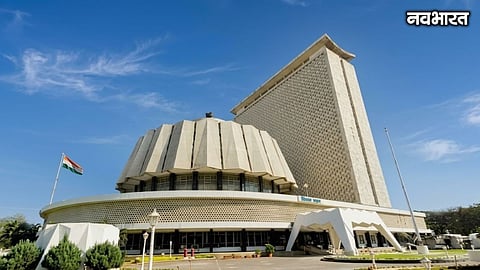 नासिक विधान परिषद चुनाव में 18 जून के मतदान से पहले महायुति ने क्रॉस वोटिंग के डर से पार्षदों को ठाणे शिफ्ट किया। मविआ बिना उम्मीदवार के भी बड़ी घेराबंदी में जुटी