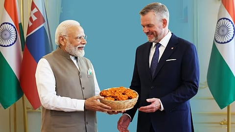 PM Modi Gifts Thekua: The grand offerings of the Chhath festival reached Europe, PM Modi enhanced Bihar's pride in Slovakia.
