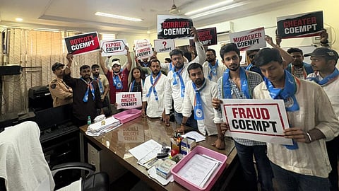 NSUI Stages Vigorous Protest at Nagpur University Over Examination Chaos; Raises Questions About Examination Department