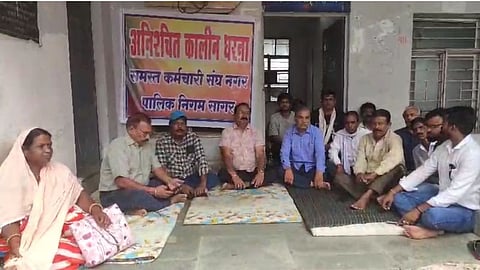 Sagar Municipal Corporation employees continue protest for third day