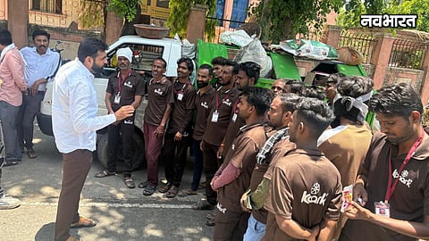 Honouring Sanitation Workers On Rahul Gandhi Birthday Celebrated In Amravati