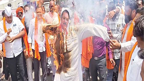 shiv sena thackeray group 6 mps rebel solapur protest operation tiger