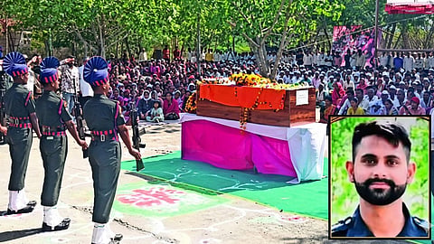 army jawan on leave dies in nashik road accident
