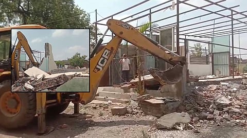 municipal-corporations-bulldozers-demolish-20-illegal-structures-in-ujjain