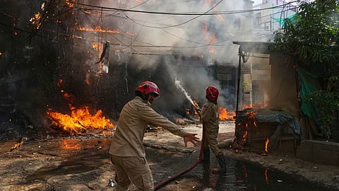 delhi hauz rani hotel fire