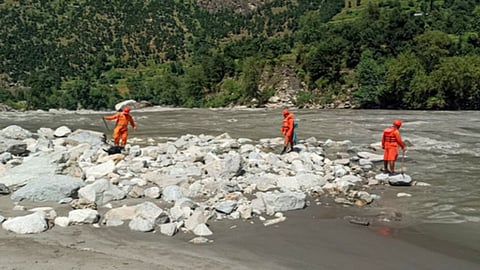 Cloudburst in Kishtwar, Jammu and Kashmir; 34 roads affected by the incident.