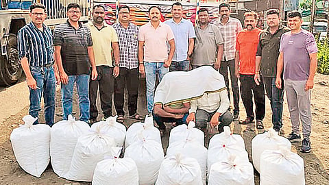 Interstate drug network supplying to Nagpur from Odisha busted; two smugglers arrested following a blockade on the Outer Ring Road.