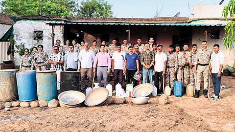 The police used to return empty-handed, but this time, strategic planning thwarted the accused; 'Mahua King' busted in Hingna.