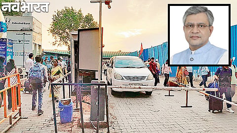 Modeled after the airport, the 'Drop and Go' facility at Nagpur station has turned into 'Loot and Go'; arbitrary actions by contractors are causing queues of vehicles.