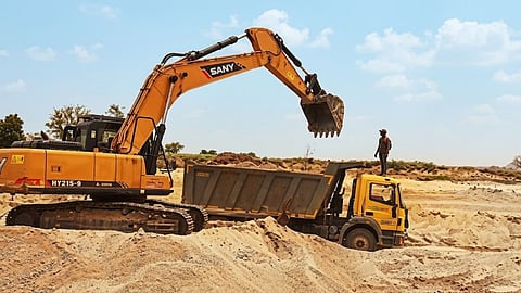 Four Trips on a Single Royalty Slip! Major Racket Exposed at Nagpur's Sand Ghats; Questions Raised Over Administration's Role