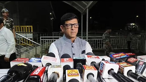 Mayor Pushyamitra Bhargav addresses the media while reacting to Digvijaya Singh's remarks on the Supreme Court and demanding contempt proceedings against the Congress leader