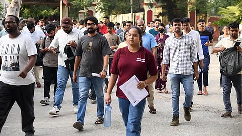 Special trains and 125 extra buses will be operated for UP Police Constable Exam 2026 candidates.