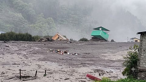 kashmir anantnag cloudburst pahalgam flood heavy rain alert rescue operation news