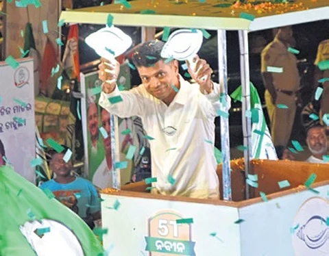 VK Pandian holding conch symbol of BJD during his roadshow at Buxi Bazaar in Cuttack on Tuesday