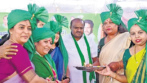 Union Minister for Heavy Industries and Steel HD Kumaraswamy welcomed at the JDS office in Bengaluru on Friday