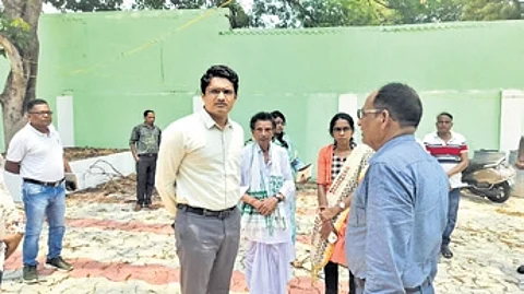 The collector’s visit followed the appeal made by Jagaran Manch of Baripada unit to restore the building which was in dire condition since years.