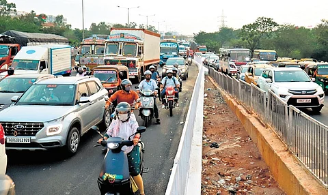 Commuters stranded on roads between Rasulgarh and Vani Vihar