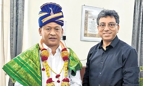 BBMP Chief Commissioner Tushar Girinath with Gangtok Mayor Chettri in Bengaluru on Wednesday