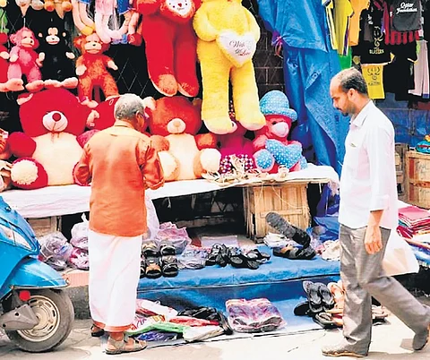 The street vending committee identified 2,348 vendors across corporation limits and issued licences to them.