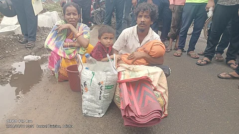 Rajkishore Pradhan of Chandpur in Nayagarh along with his wife was seeking money to perform the last rites of the 18-month-old boy.