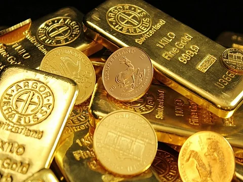 Gold prices hit record highs amid geopolitical tensions
