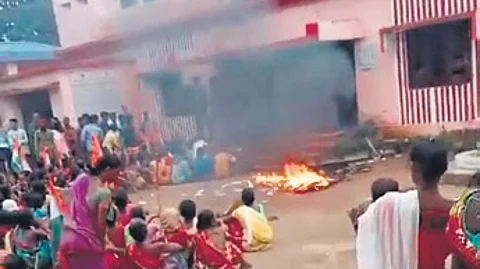 Tribals storm Kashipur police station demanding release of youth