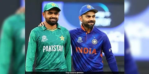 Babar Azam (L) and Virat Kohli