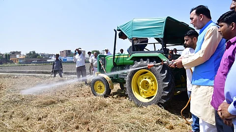 Delhi Environment Minister Gopal Rai on Thursday inaugurated the use of a bio-decomposer mixture in Palla village in Narela.