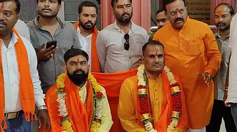Hindutva fringe leaders honour the accused linked to Gauri Lankesh's murder in Bengaluru.