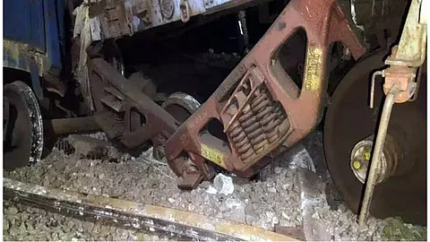 Railway staff promptly reached the site and initiated restoration work.