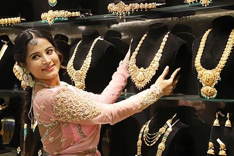 Gold and silver prices continue to rise, yellow metal at Rs 98,920 per 10 grams