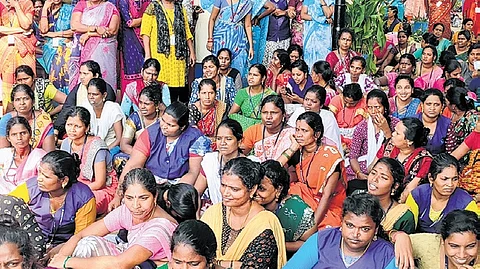 The workers are now demanding that the company should either drop its decision to shift or pay a fair final settlement