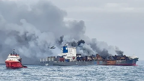 The tow of the distressed container vessel MV Wan Hai 503 was successfully transferred to the ocean-going tug offshore Warrior.