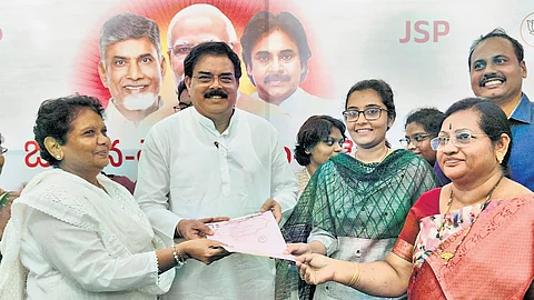 Ponnekkanti Suvarchala Sashikiran and her family members handing over land documents to Civil Supplies Minister Nadendla Manohar on Monday.