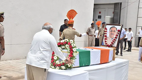 Following the state tribute, his remains were respectfully handed over to his grieving family, including wife Anjali Rupani and son Rushabh Rupani, in the presence of senior dignitaries.